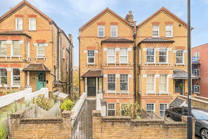 2 Bedroom Flat For Sale In Knollys Road, Streatham, SW16