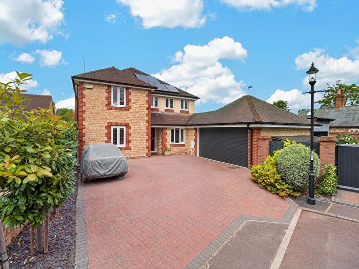 4 Bedroom Detached House For Sale In Church View Brackley, Northamptonshire, NN13