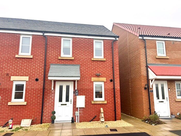 2 Bedroom End Of Terrace House For Sale In New Park Place, Lincoln, LN2