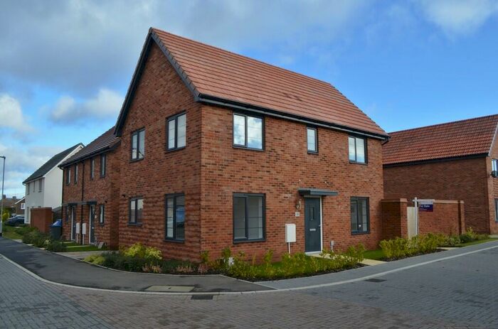 3 Bedroom Detached House For Sale In Oak Tree Drive, Trimley St. Martin, IP11