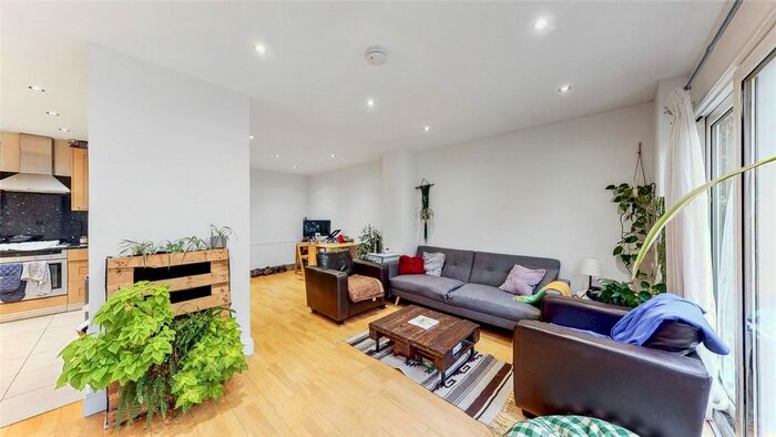 3 Bedroom Flat To Rent In Inglis Road, Ealing, London, W5