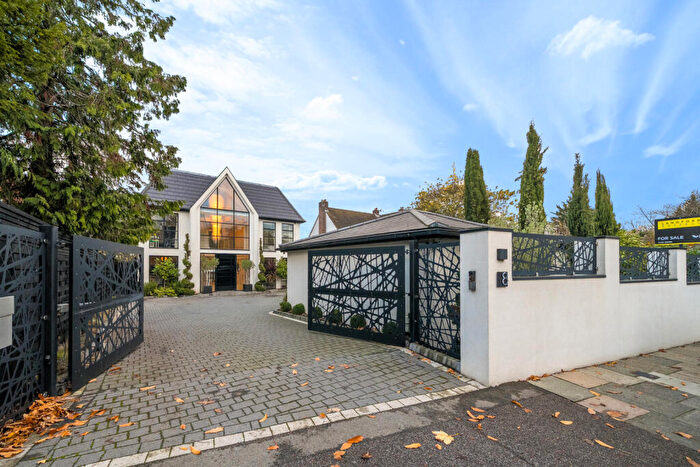 5 Bedroom Detached House For Sale In Croydon Road, Keston, BR2