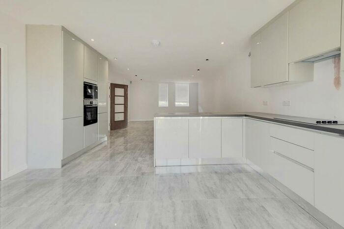 3 Bedroom Detached House To Rent In Maida Avenue, Chingford, London, E4