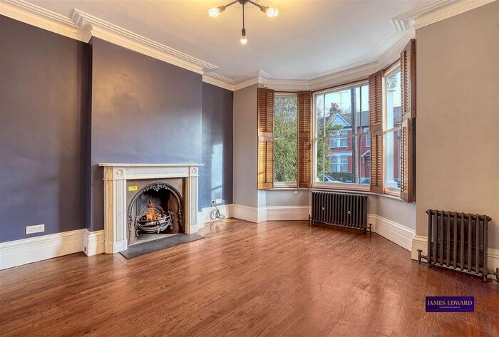 3 Bedroom Property To Rent In Warwick Road, London, N11