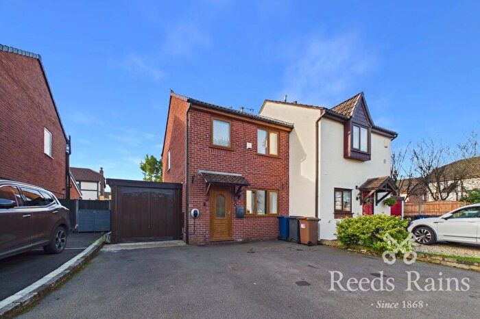 3 Bedroom Semi Detached House For Sale In Fernleigh, Leyland, Lancashire, PR26