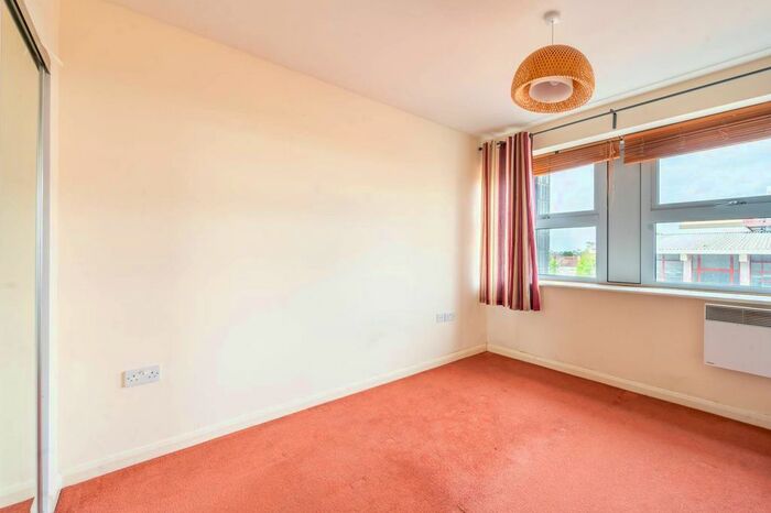 2 Bedroom Flat To Rent In London Road, Norbury, SW16