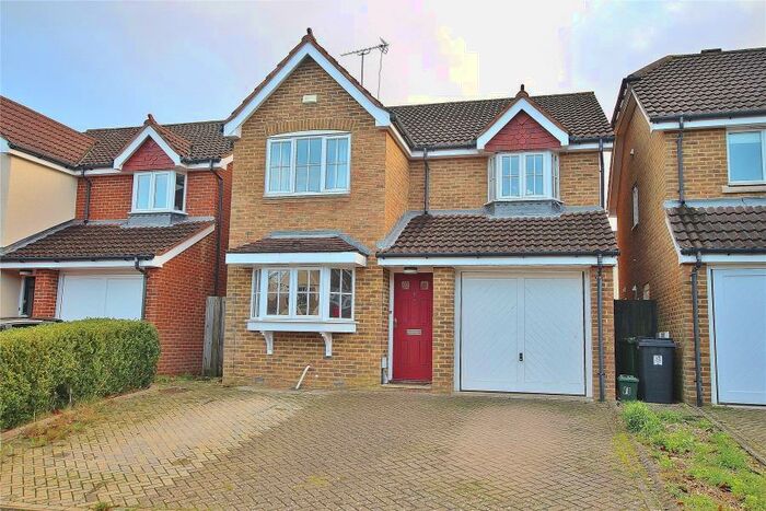 4 Bedroom Detached House To Rent In Knaphill, GU21