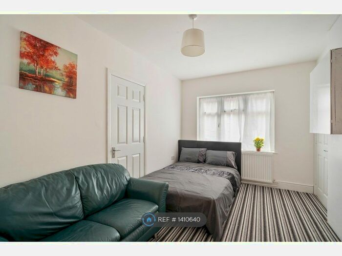 1 Bedroom Flat To Rent In Heston, Hounslow West/London, TW5