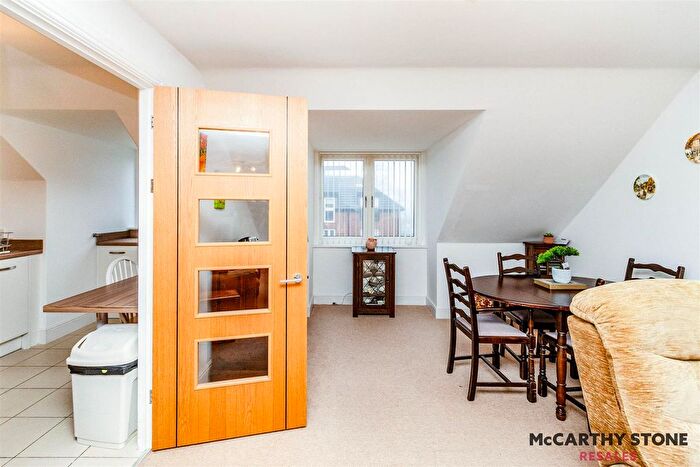 1 Bedroom Flat For Sale In Algar Court, Penn Road, Wolverhampton, WV4