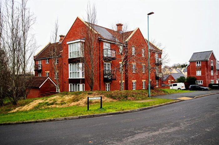 2 Bedroom Flat To Rent In Alexandra Close, Dursley, Glos, GL11
