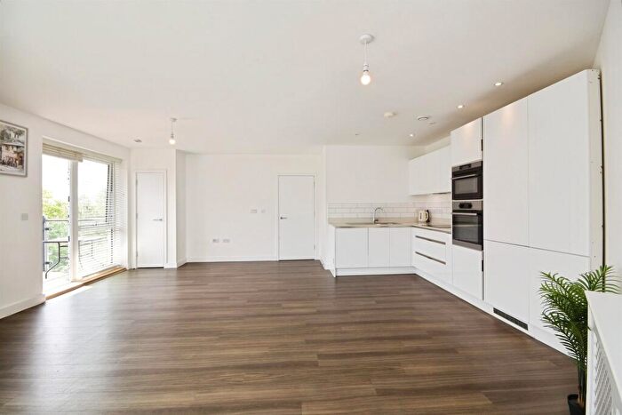 1 Bedroom Apartment For Sale In Jackdaw Close, Romford, RM3