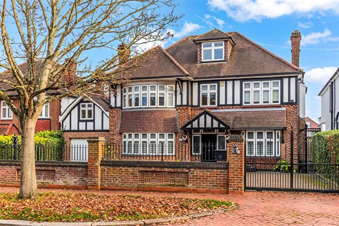5 Bedroom Detached House To Rent In Broad Walk, Winchmore Hill, N21