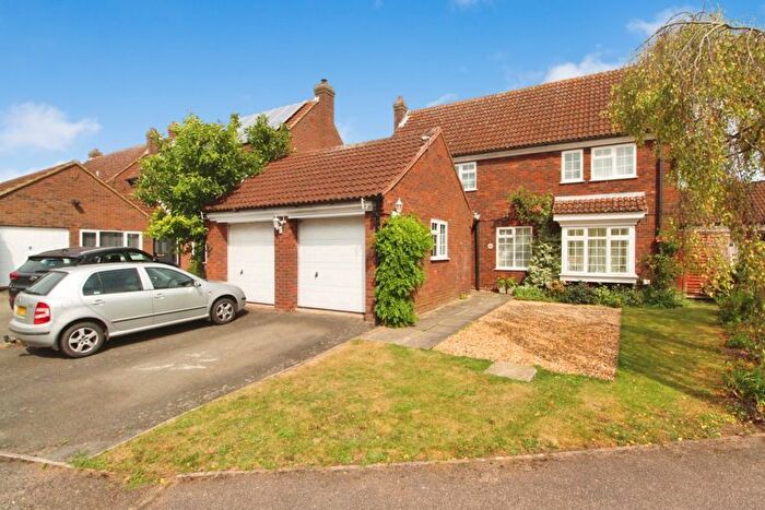 4 Bedroom Detached House For Sale In Russell Drive, Willington, MK44