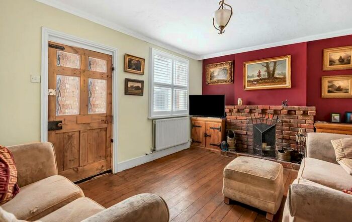 3 Bedroom Semi-Detached House To Rent In North Street, Winkfield, SL4