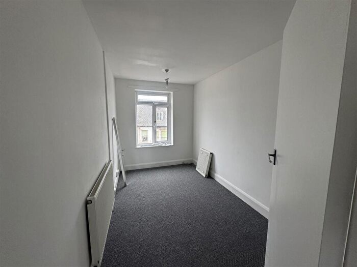 3 Bedroom Flat To Rent In Place Lane, Seaford, BN25