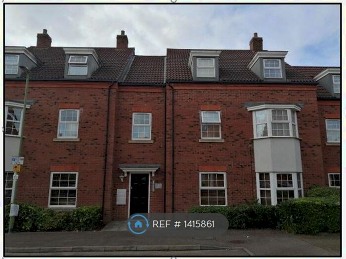 2 Bedroom Flat To Rent In Sefton Court, Welwyn Garden City, AL8