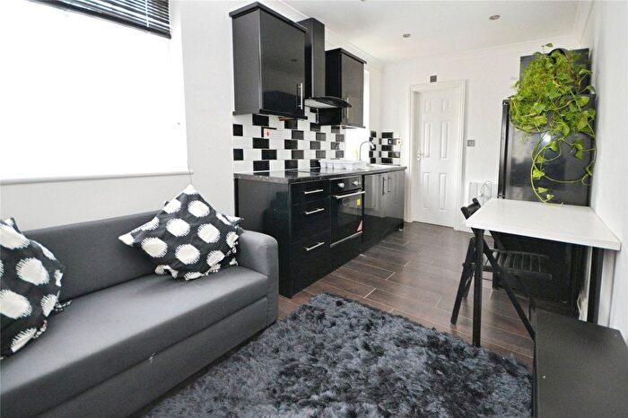 Studio To Rent In Waverley Avenue, Whitton, Twickenham, TW2