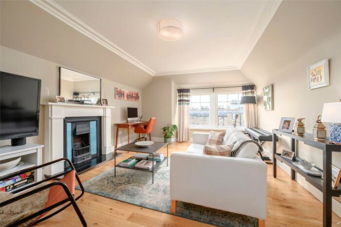 2 Bedroom Apartment For Sale In Belgrave Crescent, Edinburgh, EH4