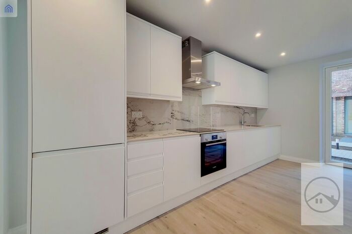 4 Bedroom Town House To Rent In Wells Walk, Forest Gate E7