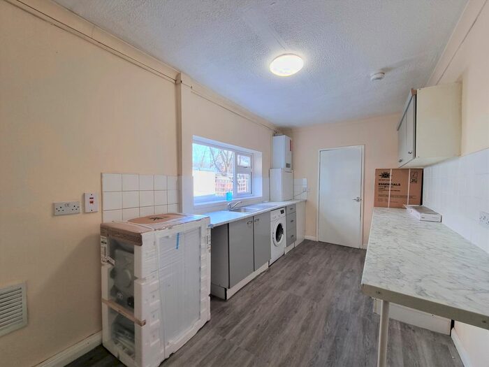 3 Bedroom Flat To Rent In Abbey Lane, Leicester, LE4