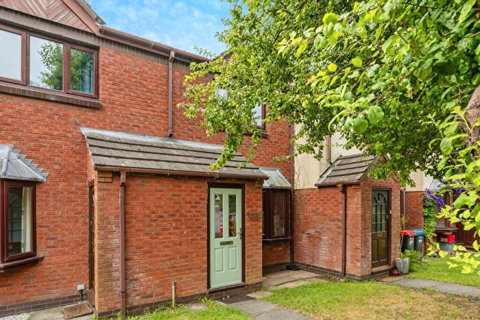 2 Bedroom Terraced House For Sale In Heathfields Close, Chester, Cheshire, CH2