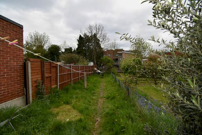 2 Bedroom Flat For Sale In Gordon Road, Harrow, HA3