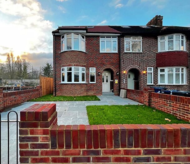 4 Bedroom Terraced House For Sale In Greenford Road, Greenford, UB6
