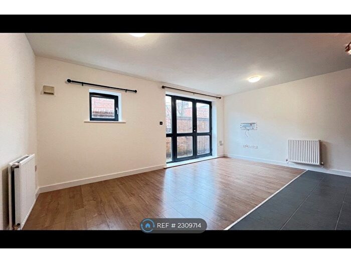 1 Bedroom Flat To Rent In Gateway Court, Ilford, IG2
