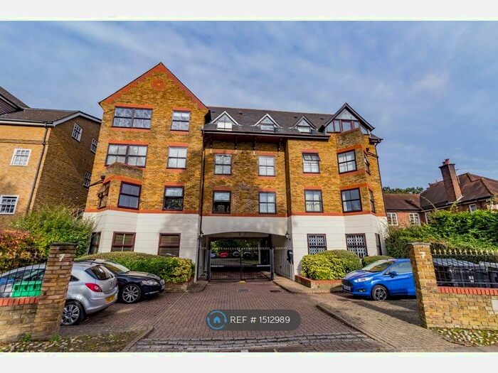2 Bedroom Flat To Rent In Surbiton Hill Park, Surbiton, KT5