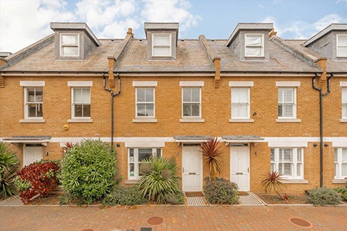 3 Bedroom Property For Sale In Barton Mews, Wimbledon, SW19