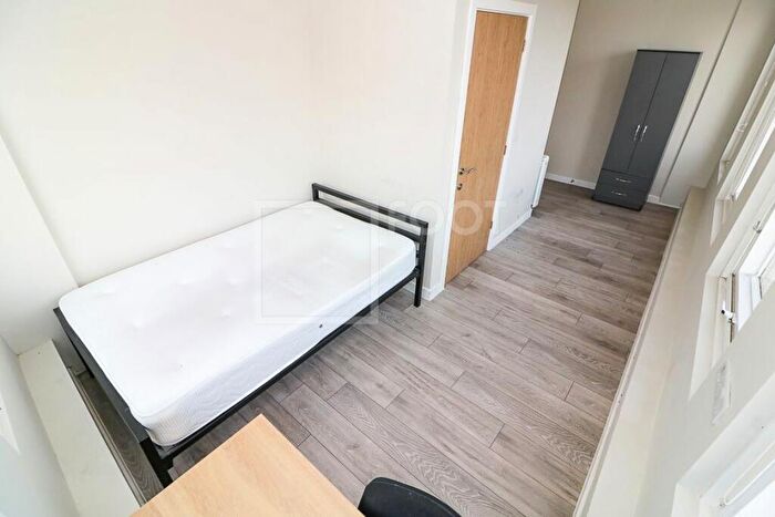 Flat To Rent In Colonnade House, Sunbridge Road, BD1