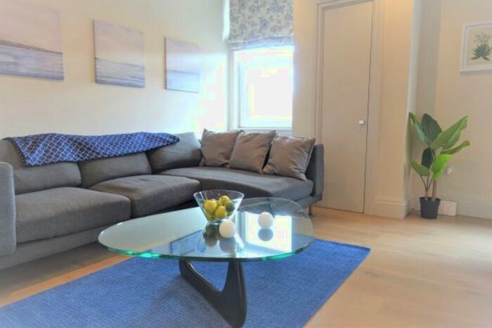 1 Bedroom Flat To Rent In The Quadrant, Richmond, TW9