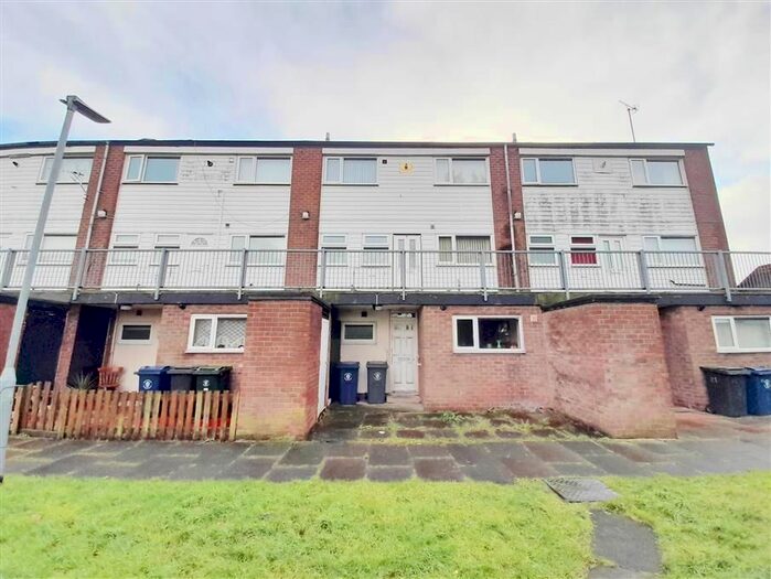 3 Bedroom Flat To Rent In Pennington Avenue, Ormskirk L39