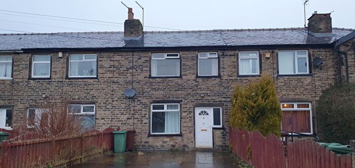 3 Bedroom Town House To Rent In Tyersal Terrace, Bradford, BD4