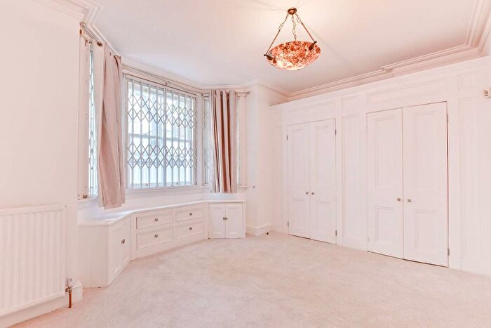 1 Bedroom Flat To Rent In Bassett Road, North Kensington, London, W10