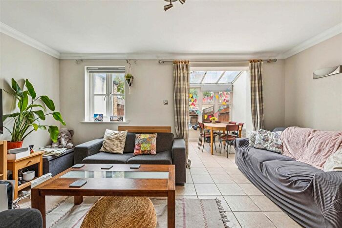 4 Bedroom Terraced House To Rent In Brockwell Park Row, SW2
