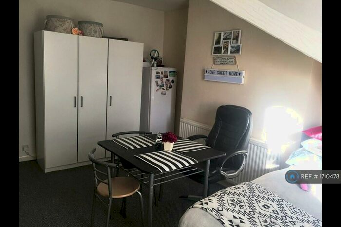 Studio To Rent In Worcester Drive, Liverpool, L13