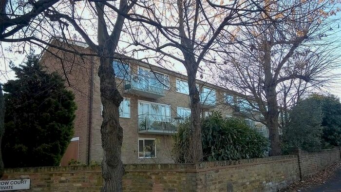 2 Bedroom Flat To Rent In Hillbrow Road, Esher, KT10