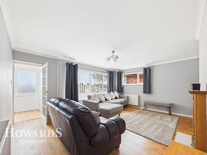 3 Bedroom Detached Bungalow For Sale In Breydon Way, Lowestoft, NR33