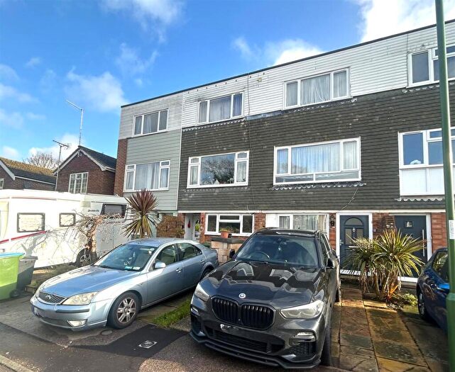 4 Bedroom Terraced House To Rent In Colebrook Road, Wick, Littlehampton, BN17