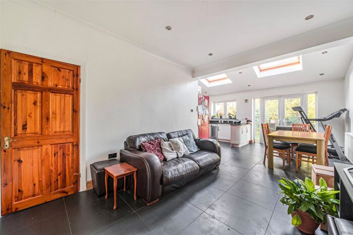 3 Bedroom End Of Terrace House For Sale In Beckway Road, London, SW16