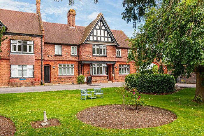 1 Bedroom Apartment To Rent In Straight Road, Old Windsor, SL4