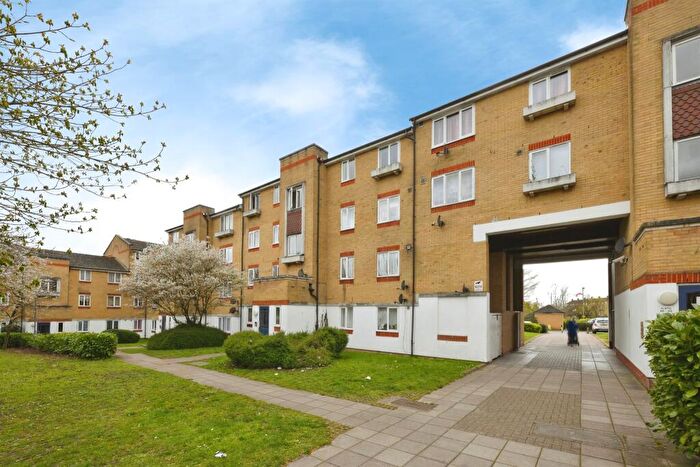 2 Bedroom Flat For Sale In Dads Wood, Harlow, CM20
