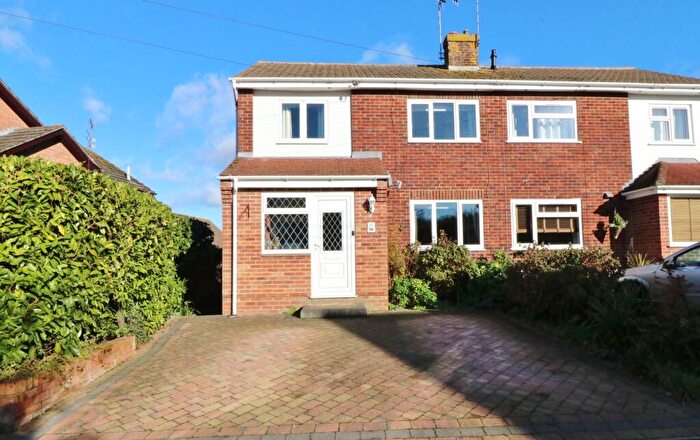 3 Bedroom Semi-Detached House For Sale In Freegrounds Road, Hedge End, SO30