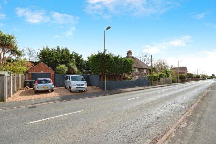 2 Bedroom Cottage To Rent In Manor Road, Hayling Island, PO11