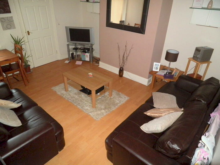 2 Bedroom Ground Flat To Rent In Simonside Terrace, NE6