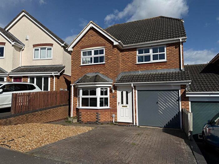 4 Bedroom Link Detached House For Sale In Wicks Drive, Chippenham, SN15