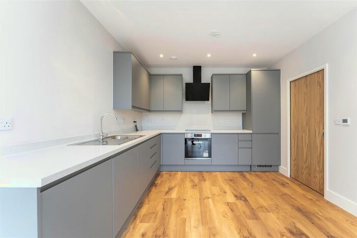 2 Bedroom Flat To Rent In Boston Road, Hanwell, W7