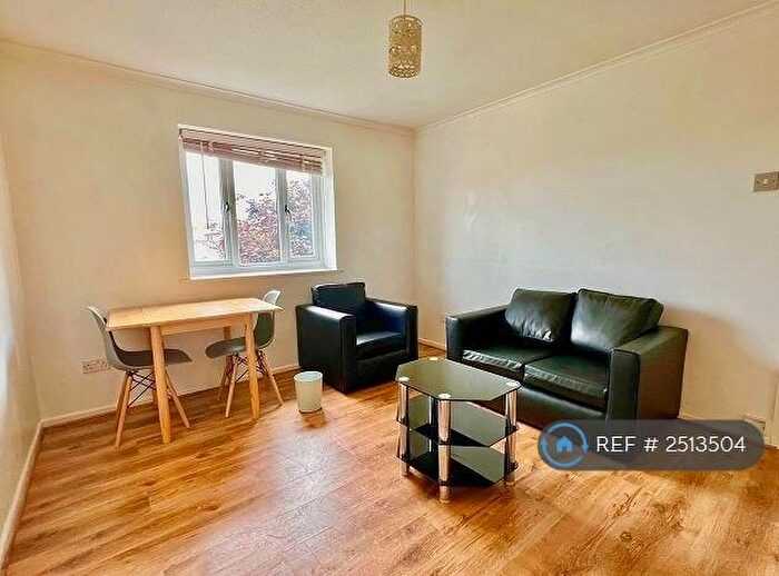 1 Bedroom Flat To Rent In Corinthian Court, Bristol, BS1