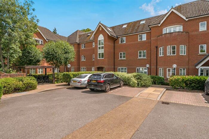2 Bedroom Apartment For Sale In Derby Road, Caversham, Reading, RG4